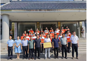 愛心傳遞，溫暖同行——磁澗鎮(zhèn)2024年社會扶貧暨洛陽九億重工集團(tuán)資助貧困大學(xué)生愛心捐贈活動